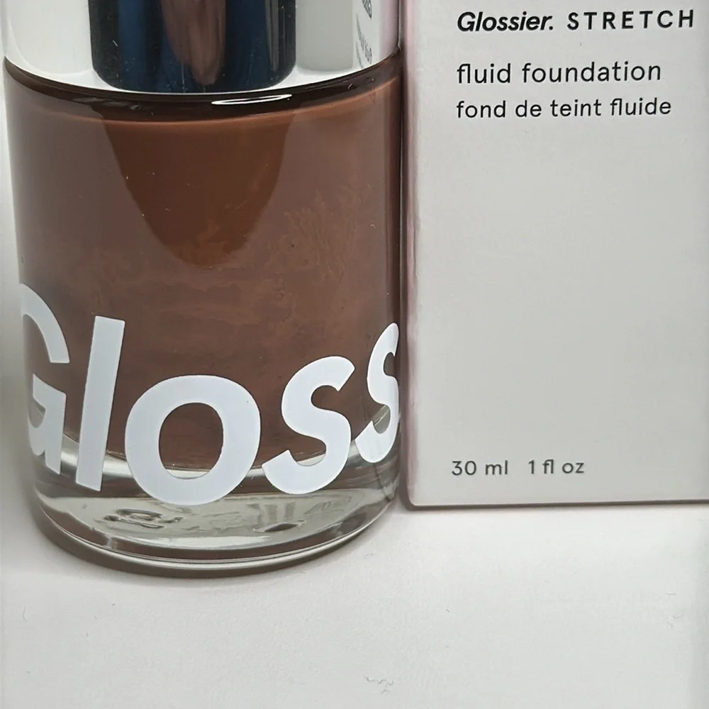 Glossier Stretch Fluid Foundation for Buildable Coverage Shade Very Deep 2 NWT